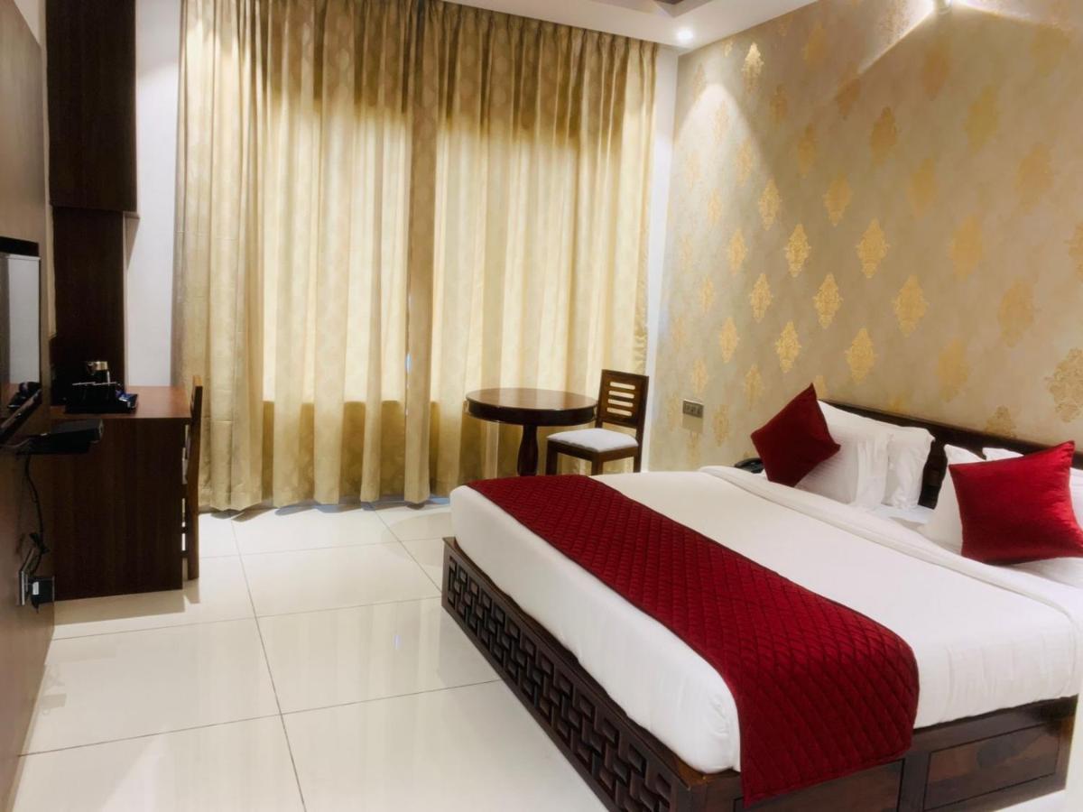 Rajathadri Royal Inn Bangalore Extérieur photo